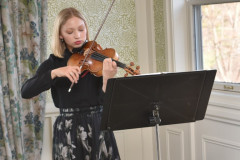 Violinist-Emily-Holmstead-Medium